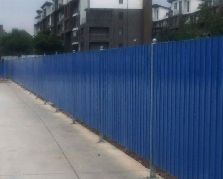 彩钢围挡板的耐候性及抗紫外线性能